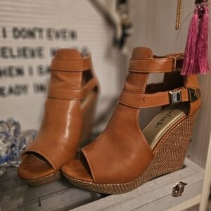Stylish Tan Wedge Sandals